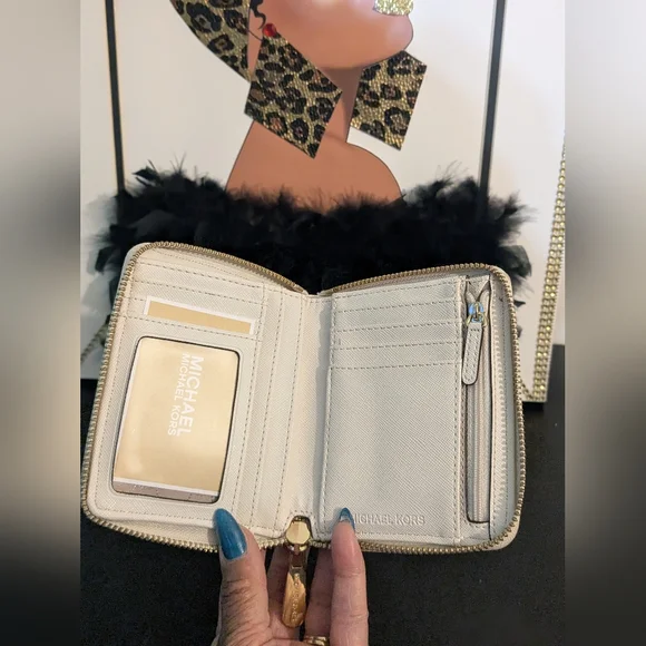 Michael Kors NWOT Signature Jet Set Leather Zip Around Multi Functional Wallet - Picture 4 of 9